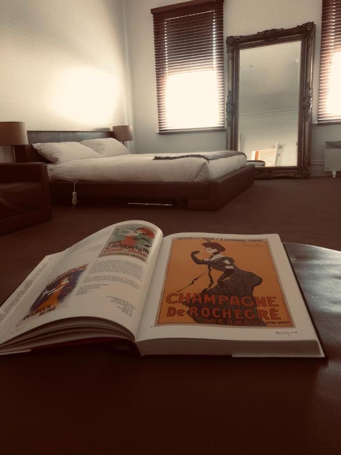 Ikon Hotel Бърни Екстериор снимка