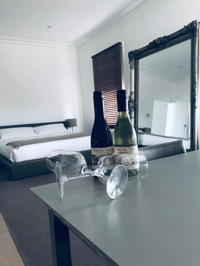 Ikon Hotel Бърни Екстериор снимка